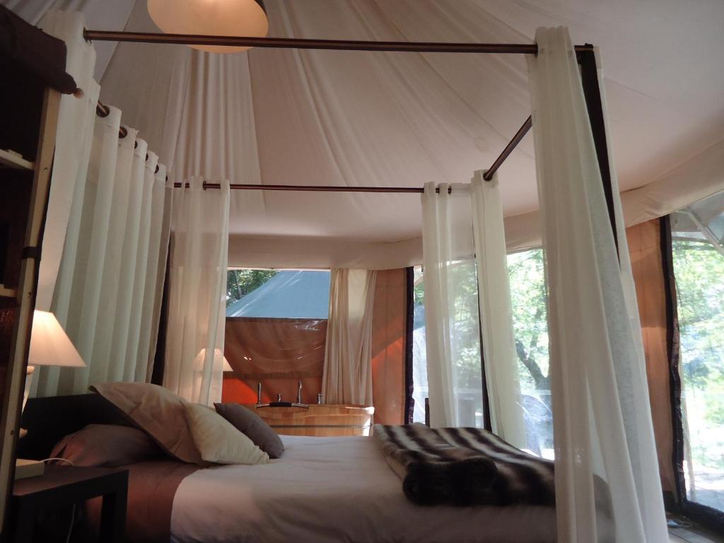 Vallon-Pont-dʼArc Prehistoric Lodge - Adult Only מראה חיצוני תמונה