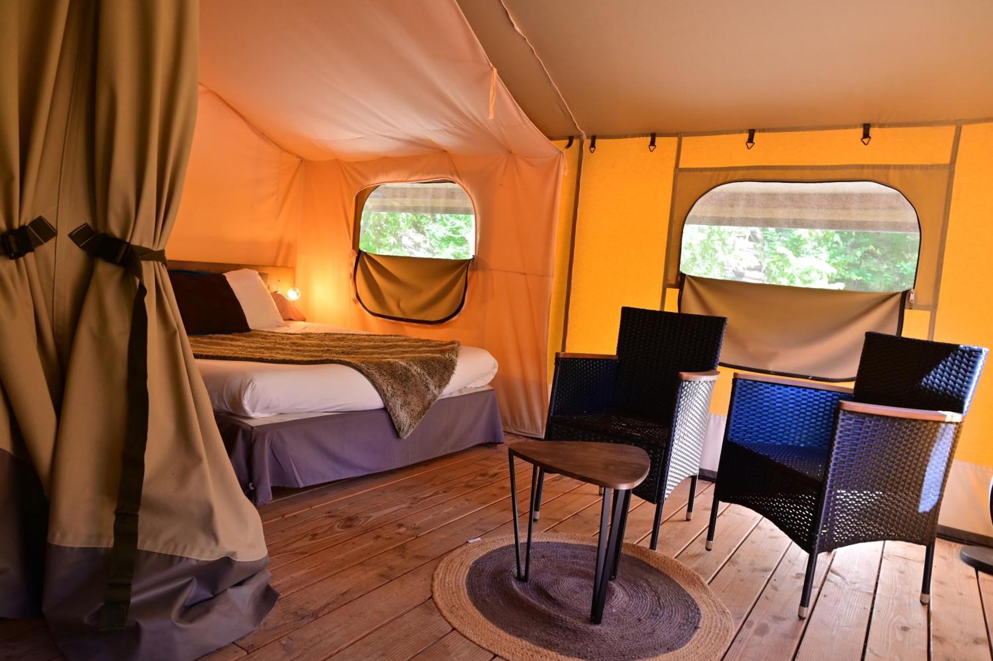 Vallon-Pont-dʼArc Prehistoric Lodge - Adult Only מראה חיצוני תמונה