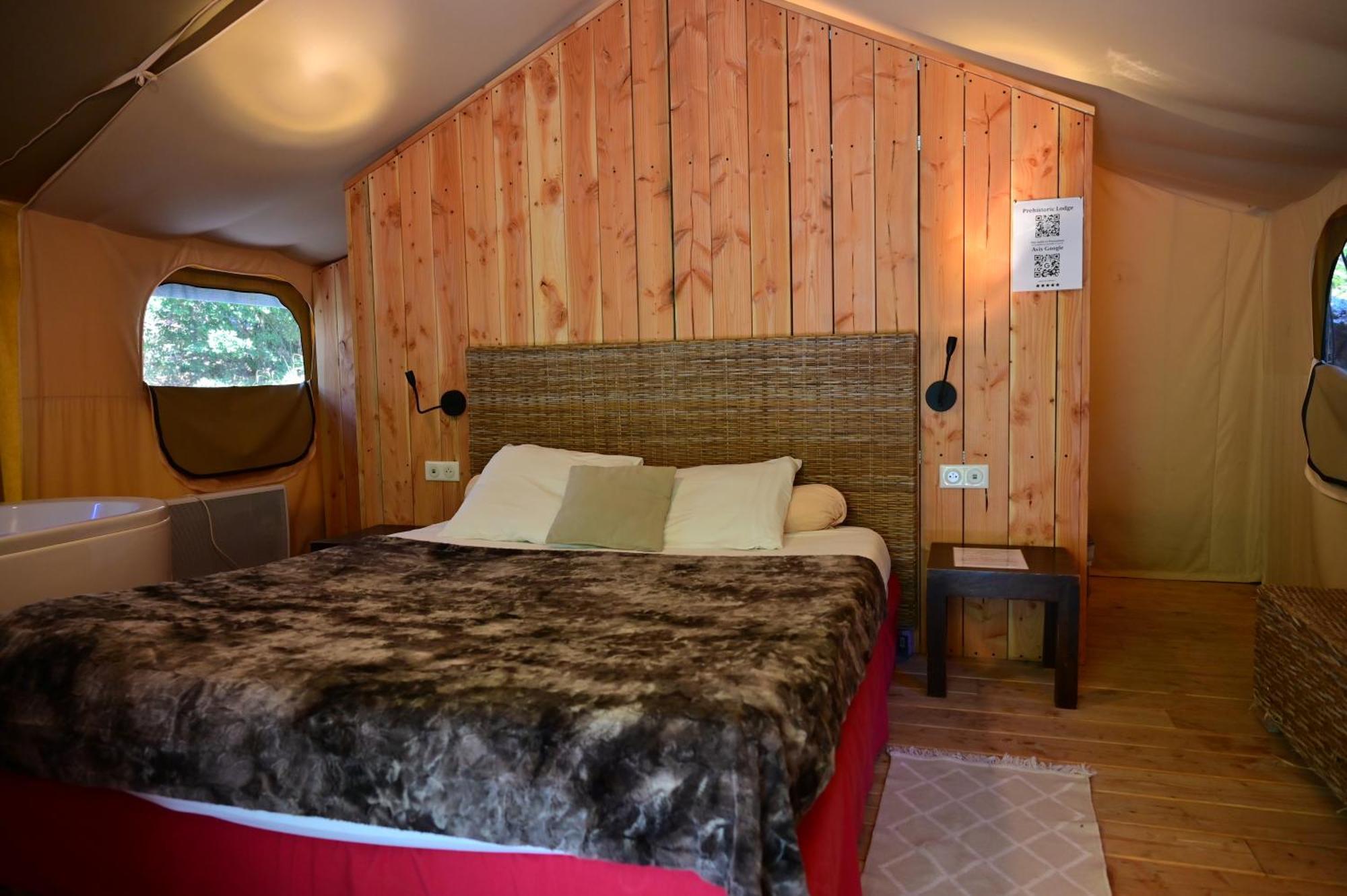 Vallon-Pont-dʼArc Prehistoric Lodge - Adult Only מראה חיצוני תמונה